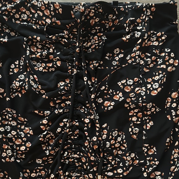 Matte Jersey Ruched Pencil Skirt - Picture 5 of 6